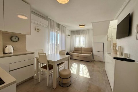 Penthouse for sale in Nueva Torrevieja, Alicante, Spain 1 bedroom, 68 sq.m. No. 182913 - photo 3