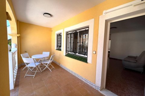 Bungalow for sale in Torrevieja, Alicante, Spain 2 bedrooms, 62 sq.m. No. 182910 - photo 5
