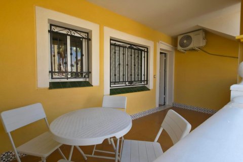 Bungalow for sale in Torrevieja, Alicante, Spain 2 bedrooms, 62 sq.m. No. 182910 - photo 3