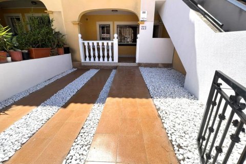 Bungalow for sale in Torrevieja, Alicante, Spain 2 bedrooms, 62 sq.m. No. 182910 - photo 4