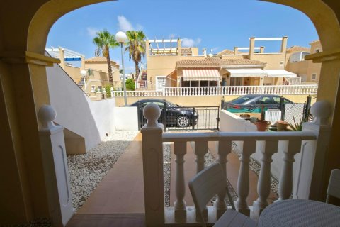 Bungalow for sale in Torrevieja, Alicante, Spain 2 bedrooms, 62 sq.m. No. 182910 - photo 6