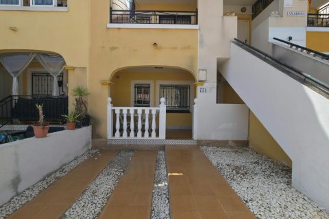 Bungalow for sale in Torrevieja, Alicante, Spain 2 bedrooms, 62 sq.m. No. 182910 - photo 2