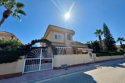 Villa en venta Torrevieja, Alicante, España 3 dormitorios, 97 m2 No. 138500 - foto 1