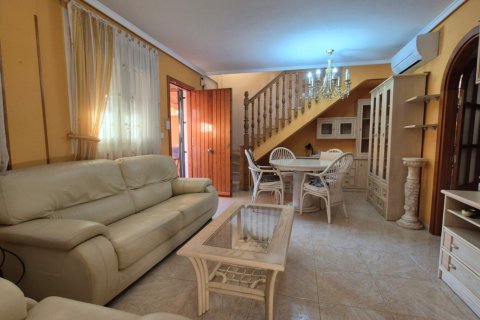 Casa adosada en venta Torrevieja, Alicante, España 5 dormitorios, 74 m2 No. 138502 - foto 3