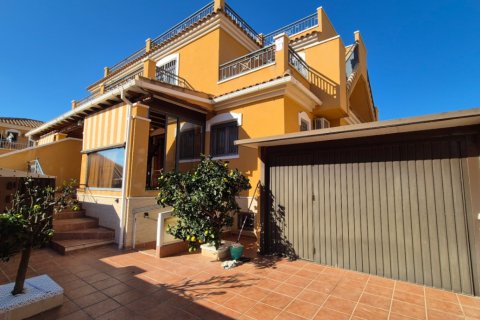 Casa adosada en venta Torrevieja, Alicante, España 5 dormitorios, 74 m2 No. 138502 - foto 1