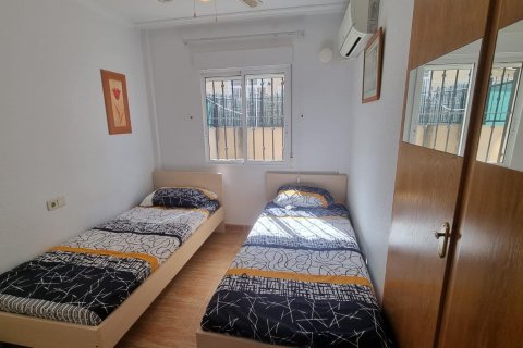 Radhus till salu i Guardamar del Segura, Alicante, Spanien 3 sovrum, 82 kvm. Nr. 156258 - foto 10