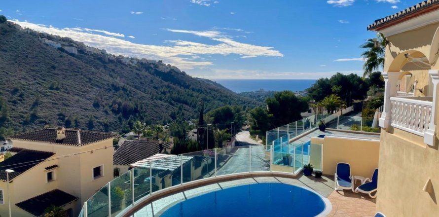 Villa in Benitachell, Alicante, Spain 4 bedrooms, 161 sq.m. No. 180073
