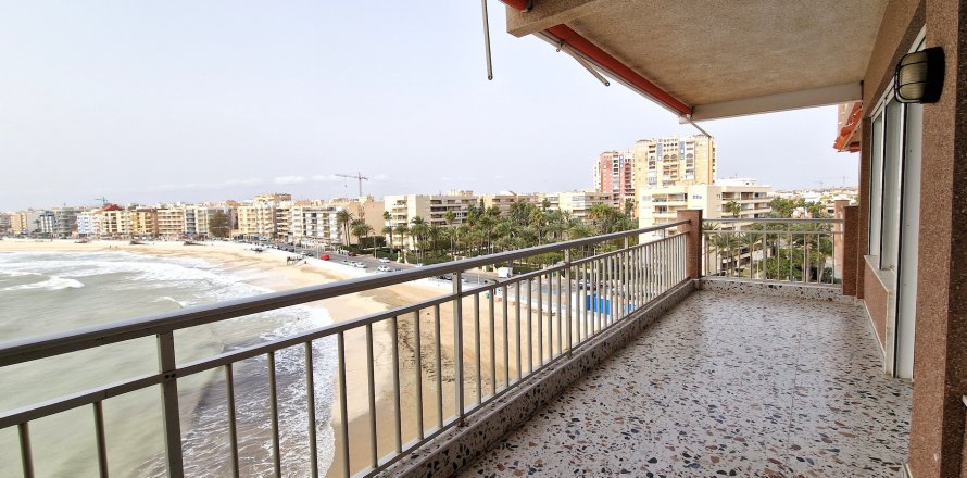 Apartment à Torrevieja, Alicante, Espagne 2 chambres, 88 m2 No. 195470