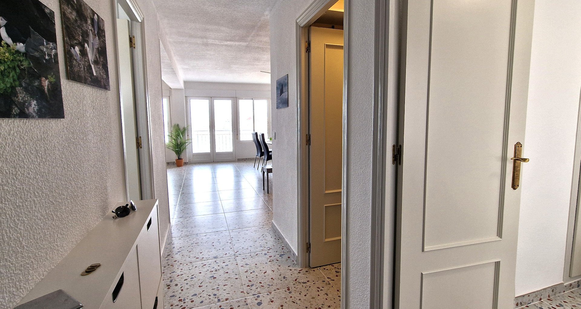 Apartamento en Torrevieja, Alicante, España 2 dormitorios, 88 m2 No. 195470