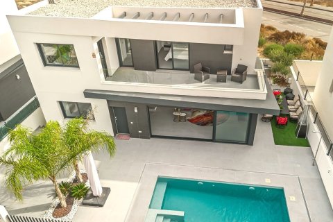 Villa à Algorfa, Alicante, Espagne 4 chambres, 124 m2 No. 195467