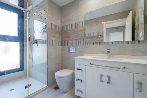 Huoneisto myytävänä Punta Prima, Alicante, Espanja, 2 makuuhuonetta, 70 m2 No. 146115 - kuva 13