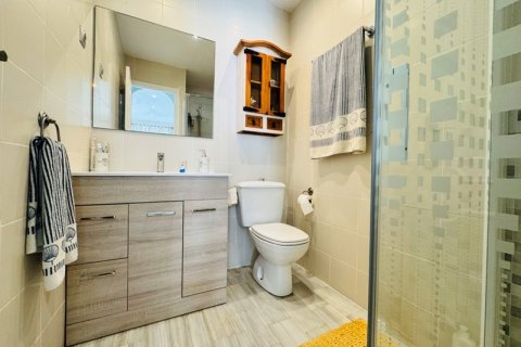 Huoneisto myytävänä La Mata, Alicante, Espanja, 2 makuuhuonetta, 75 m2 No. 146117 - kuva 12