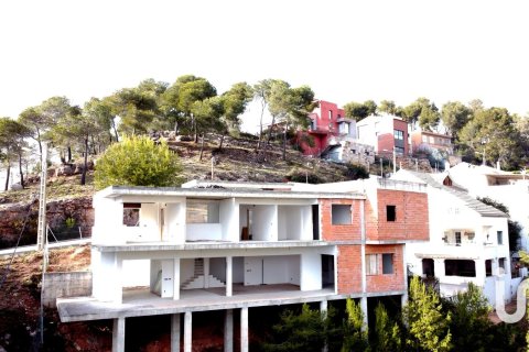 Продажа квартиры в Кастельяр-дель-Вальес, Барселона, Испания 6 спален, 317.43м2 №153595 - фото 2