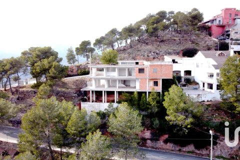 Продажа квартиры в Кастельяр-дель-Вальес, Барселона, Испания 6 спален, 317.43м2 №153595 - фото 3