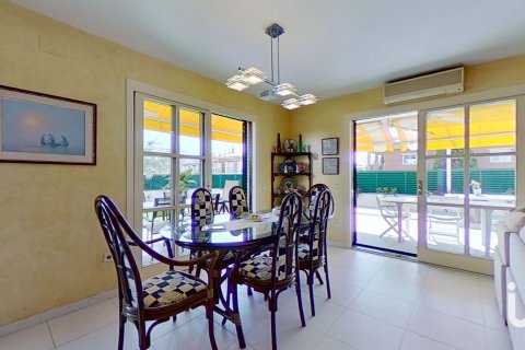 Talo myytävänä Creixell, Tarragona, Espanja, 5 makuuhuonetta, 159 m2 No. 153590 - kuva 11