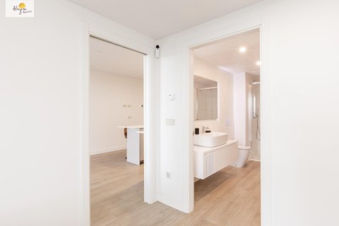 Apartment for rent in Valencia, Spain 1 bedroom, 83 sq.m. No. 167479 - photo 16