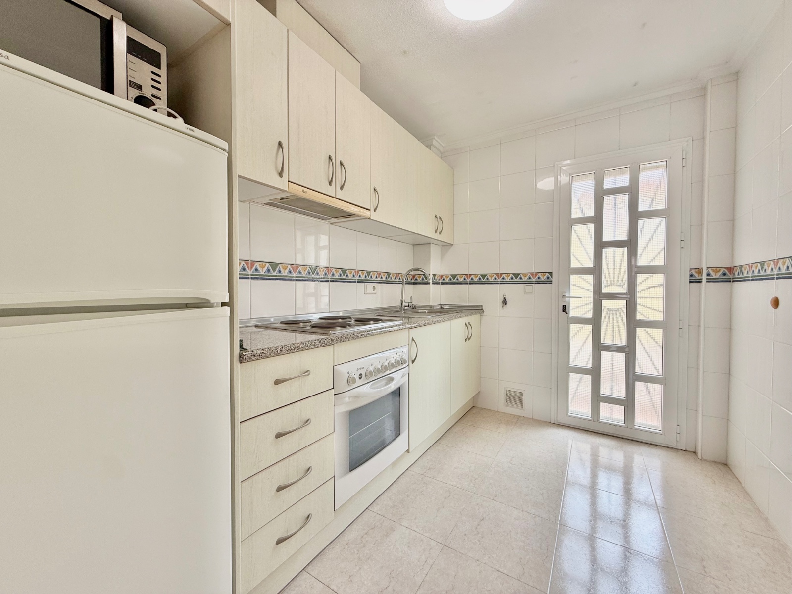 Townhouse in Alicante, Spain 3 bedrooms, 101 sq.m. No. 195441