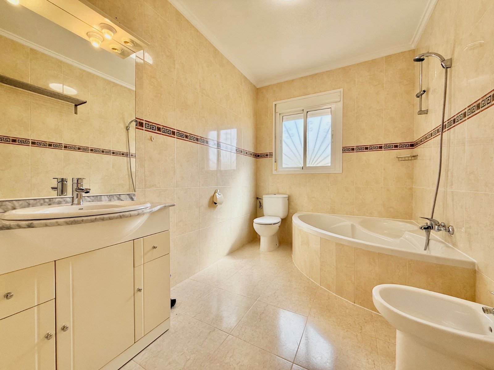 Townhouse in Alicante, Spain 3 bedrooms, 101 sq.m. No. 195441