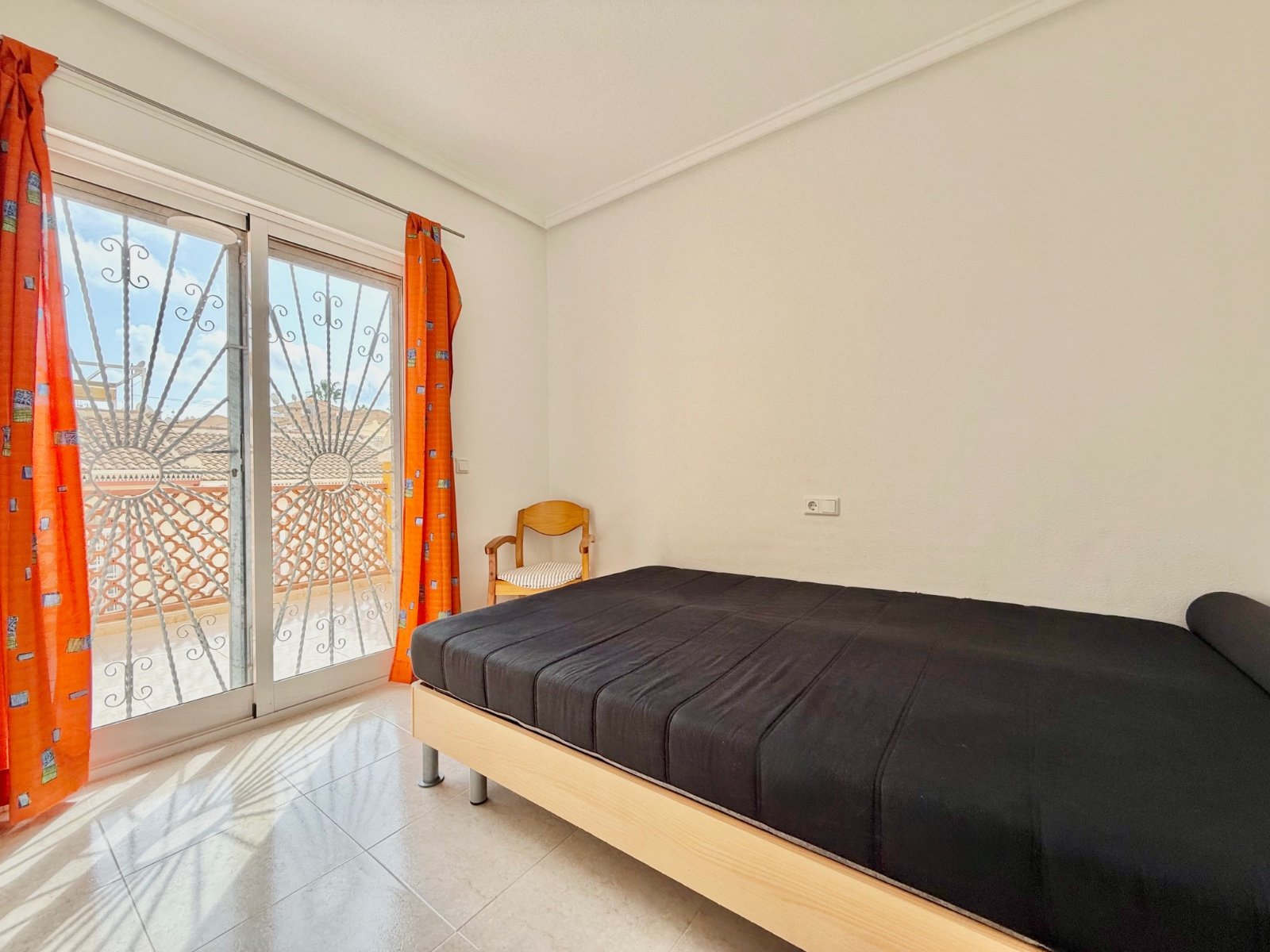 Townhouse in Alicante, Spain 3 bedrooms, 101 sq.m. No. 195441