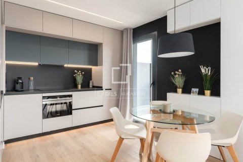 Huoneisto myytävänä Barcelona, Espanja, 3 makuuhuonetta, 88 m2 No. 192764 - kuva 9