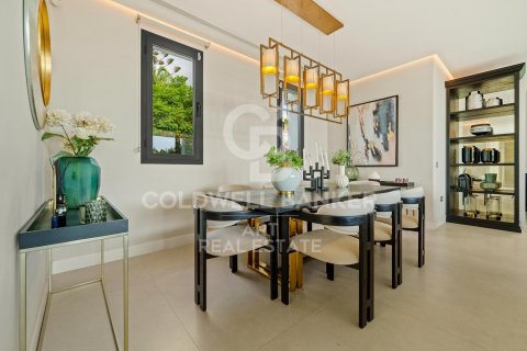 Villa for sale in Benahavis, Malaga, Spain 6 bedrooms,  No. 157366 - photo 3