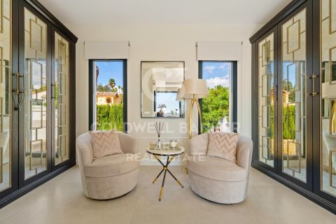 Villa for sale in Benahavis, Malaga, Spain 6 bedrooms,  No. 157366 - photo 16