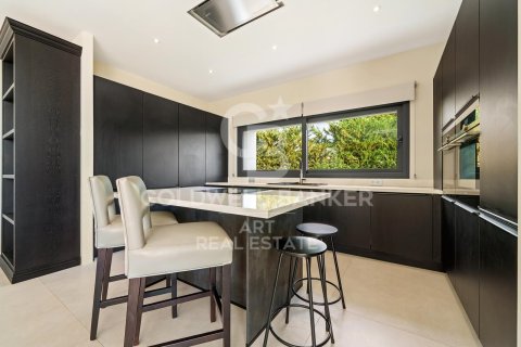 Villa for sale in Benahavis, Malaga, Spain 6 bedrooms,  No. 157366 - photo 5