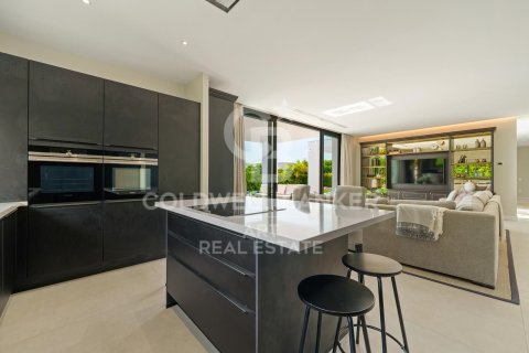 Villa for sale in Benahavis, Malaga, Spain 6 bedrooms, No. 157366 - photo 4