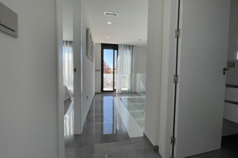 Huvila myytävänä Torrevieja, Alicante, Espanja, 3 makuuhuonetta, 182 m2 No. 145602 - kuva 16