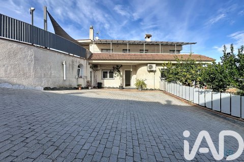 Dom w Abrera, Barcelona, Hiszpania 4 sypialnie, 294 mkw. nr 152543 – zdjęcie 8