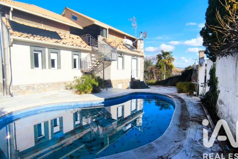 Huoneisto Colmenar de Oreja, Madrid, Espanja 5 makuuhuonetta, 284 m2 No. 152541