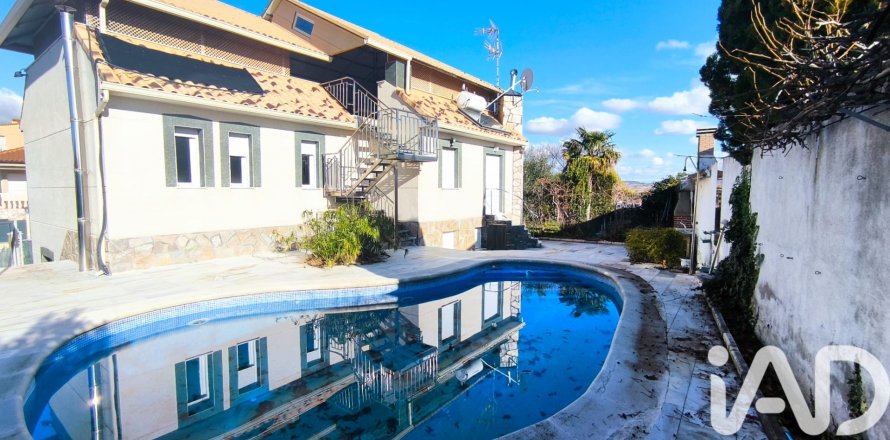 Apartamento en Colmenar de Oreja, Madrid, España 5 dormitorios, 284 m2 No. 152541