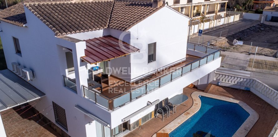 Villa en Oliva, València, España 3 dormitorios, 216 m2 No. 156987