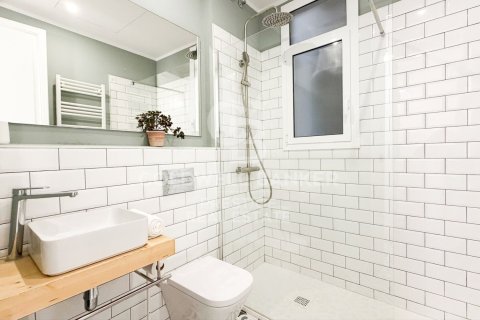 Продажа квартиры в Барселона, Испания 3 спальни, 86м2 №156990 - фото 29