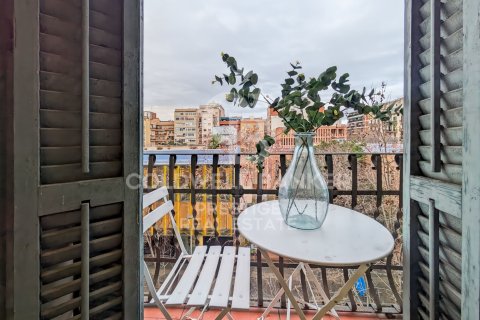 Apartment à Barcelona, Espagne 3 chambres, 86 m2 No. 156990