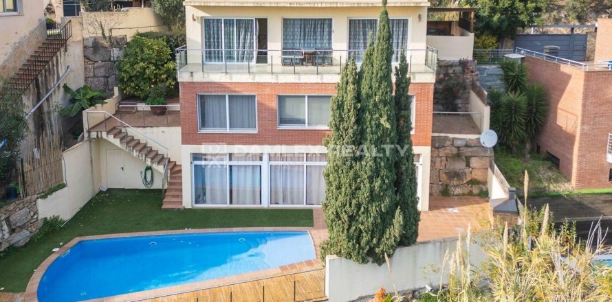 Dom w Lloret de Mar, Girona, Hiszpania 4 sypialnie, 300 mkw. nr 176955