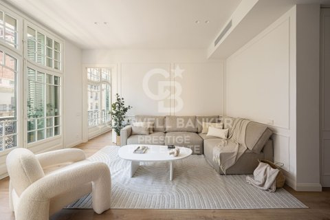 Apartamento en venta en Barcelona, España 3 dormitorios, 124 m2 No. 160444 - foto 2