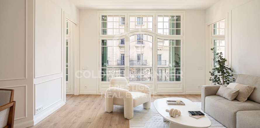 Apartamento en Barcelona, España 3 dormitorios, 124 m2 No. 160444