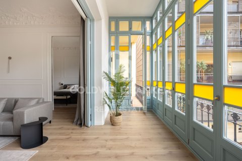 Apartment for sale in Barcelona, Spain 3 bedrooms, 196 sq.m. No. 160443 - photo 3