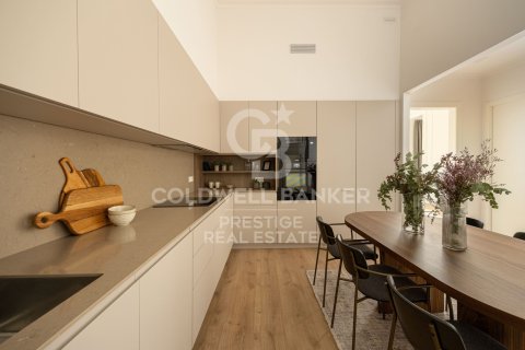 Apartment for sale in Barcelona, Spain 3 bedrooms, 196 sq.m. No. 160443 - photo 4