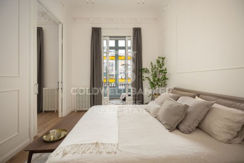 Apartment for sale in Barcelona, Spain 3 bedrooms, 196 sq.m. No. 160443 - photo 17