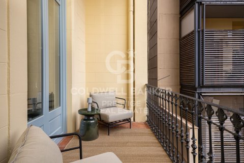 Apartment for sale in Barcelona, Spain 3 bedrooms, 196 sq.m. No. 160443 - photo 10