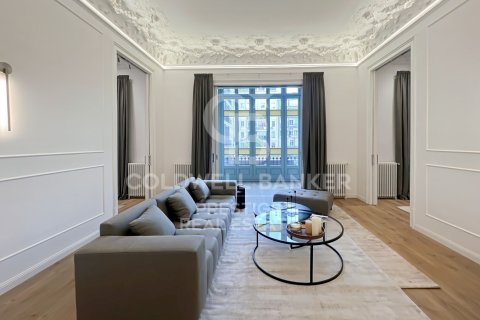 Apartment for sale in Barcelona, Spain 3 bedrooms, 196 sq.m. No. 160443 - photo 5