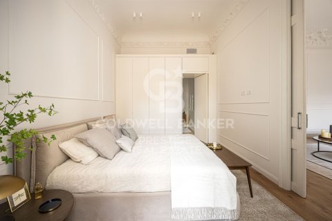 Apartment for sale in Barcelona, Spain 3 bedrooms, 196 sq.m. No. 160443 - photo 11