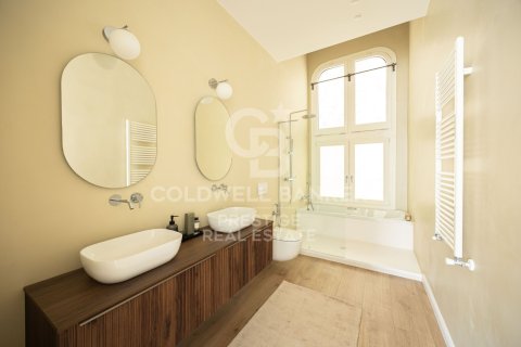 Apartment for sale in Barcelona, Spain 3 bedrooms, 196 sq.m. No. 160443 - photo 18