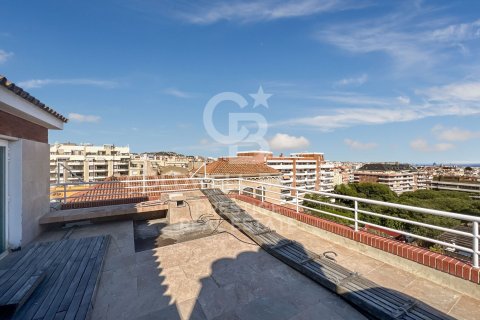 Penthouse in Barcelona, Spain 4 bedrooms, 233 sq.m. No. 160445