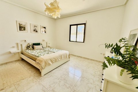 Villa till salu i Torrevieja, Alicante, Spanien 2 sovrum, 135 kvm. Nr. 190103 - foto 22
