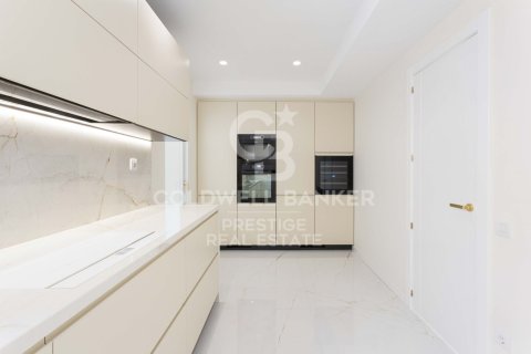 Apartment for sale in Barcelona, Spain 5 bedrooms, 197 sq.m. No. 159040 - photo 12