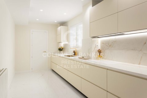 Apartment for sale in Barcelona, Spain 5 bedrooms, 197 sq.m. No. 159040 - photo 14