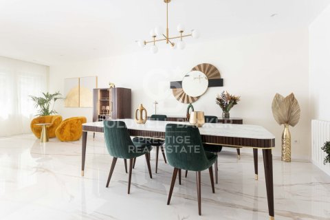 Apartment for sale in Barcelona, Spain 5 bedrooms, 197 sq.m. No. 159040 - photo 10